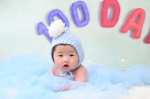 广州供卵包男孩6个月宝宝睡觉摇头